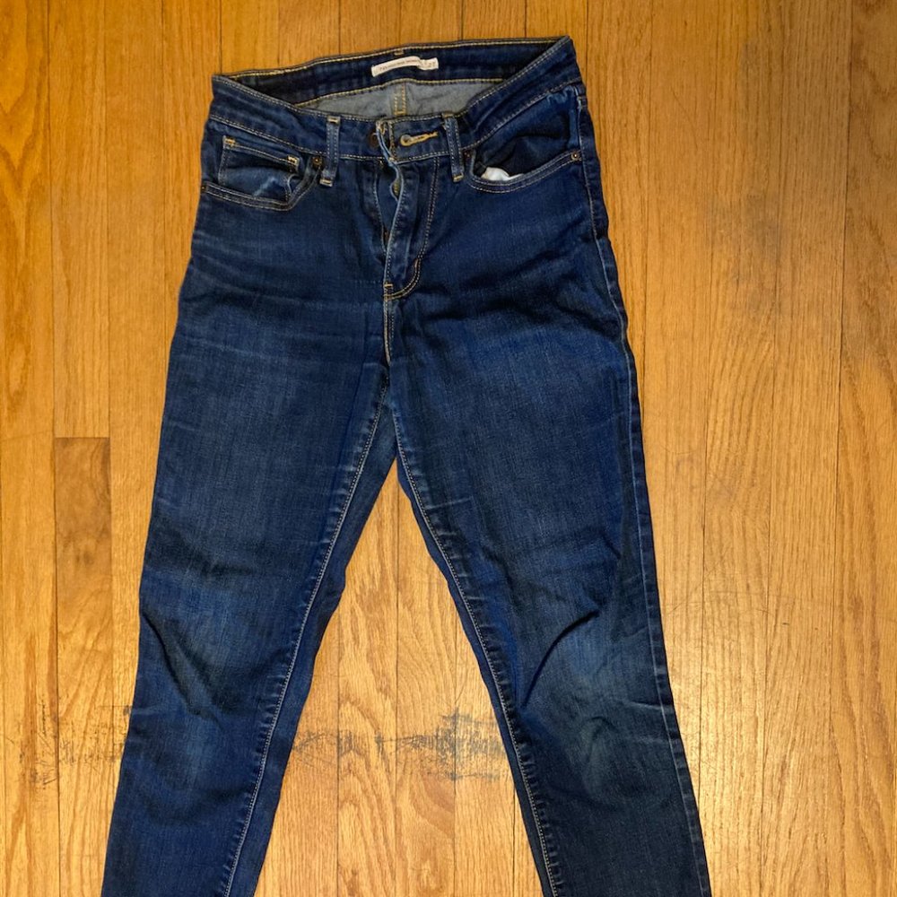 Size 4 Levi bootcut jeans